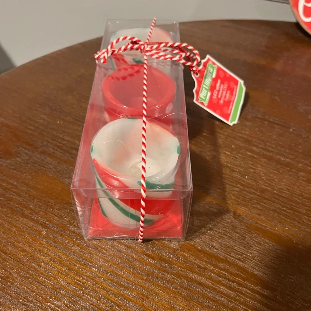 Holiday/Christmas Bundle includes Pier 1 mini motive, 2 holiday spatulas & decor